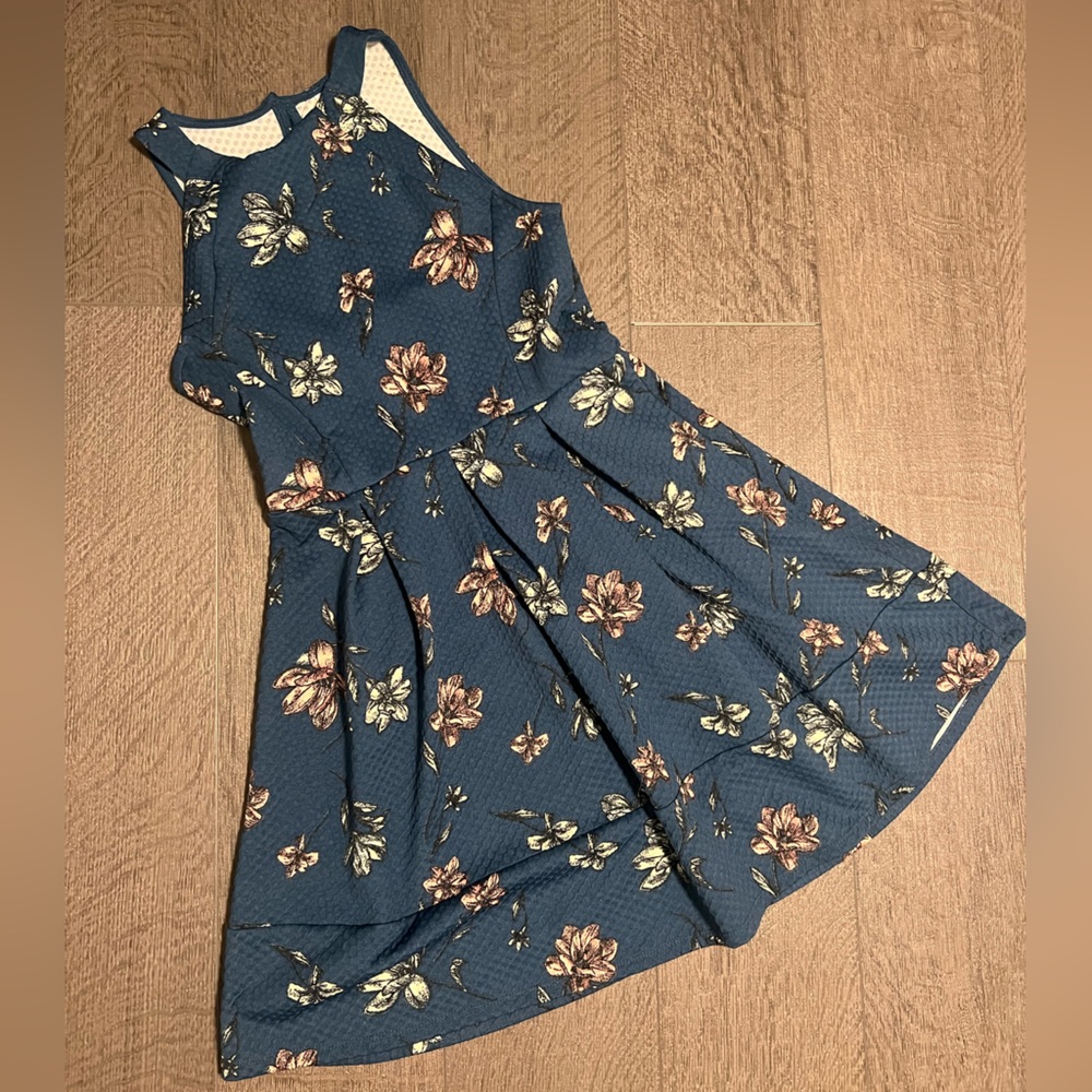 Floral mini dress with back details